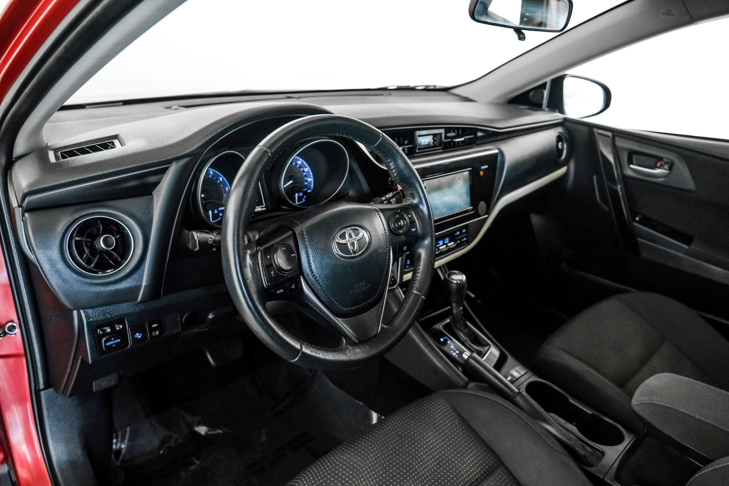 Used 2018 Toyota Corolla iM FWD image 2