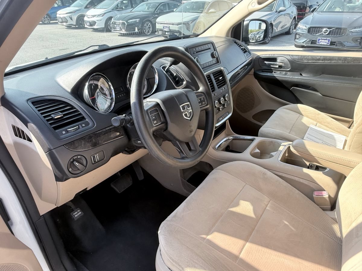Used 2014 Dodge Grand Caravan SXT FWD image 9