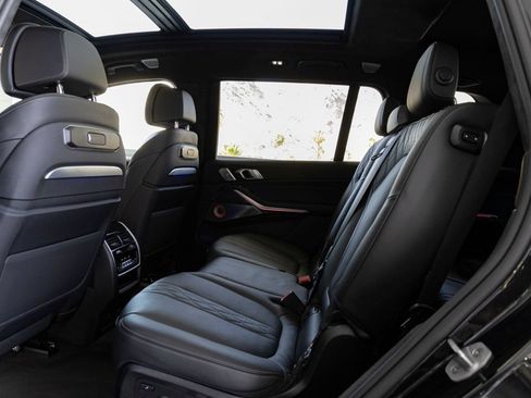 Used 2025 BMW X7 M60i AWD/4WD image 22