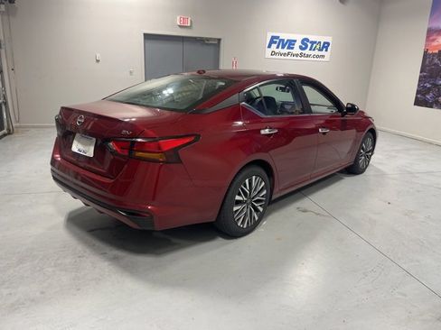 Used 2024 Nissan Altima 2.5 SV image 5
