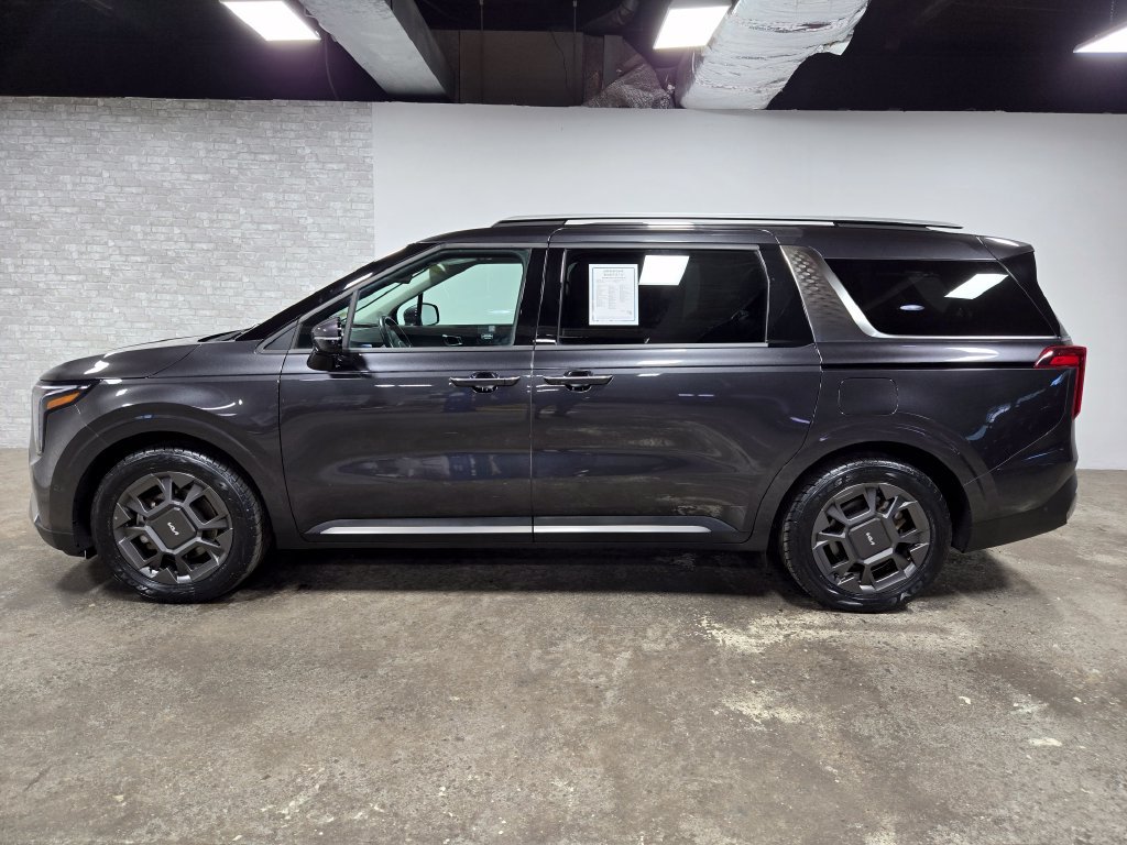 Used 2025 Kia Carnival SX FWD image 2