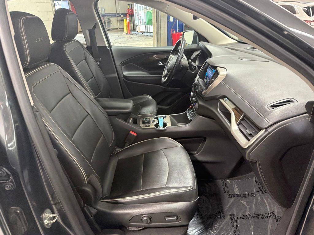 Used 2019 GMC Terrain Denali w/ GMC Pro Grade Package AWD/4WD image 9