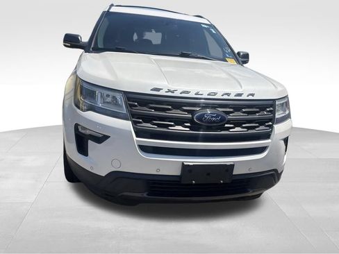 Used 2018 Ford Explorer XLT w/ Equipment Group 202A AWD/4WD image 5
