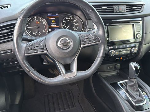 Used 2019 Nissan Rogue SV FWD image 16
