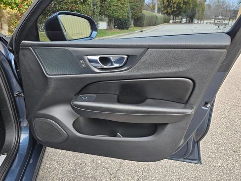 Used 2020 Volvo S60 T5 Momentum image 30