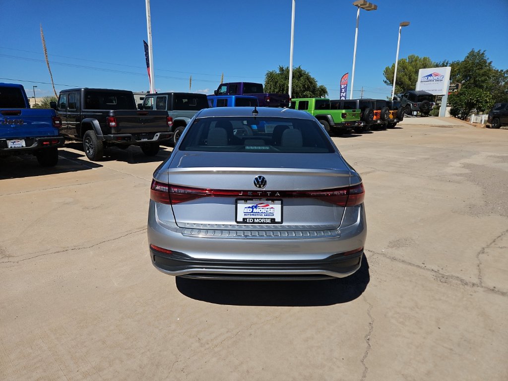 Used 2025 Volkswagen Jetta Sport FWD image 3
