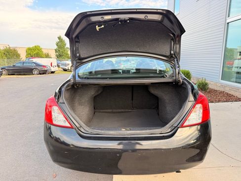 Used 2014 Nissan Versa SV FWD image 33