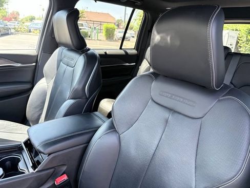 Used 2023 Jeep Grand Cherokee Overland w/ Advanced Protech Group III AWD/4WD image 12