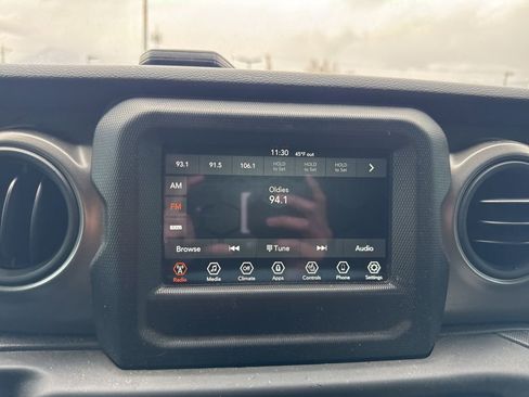 Used 2023 Jeep Wrangler Unlimited w/ Cold Weather Group AWD/4WD image 18
