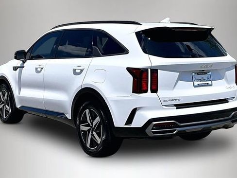 Used 2023 Kia Sorento S w/ Panoramic Sunroof Package FWD image 4