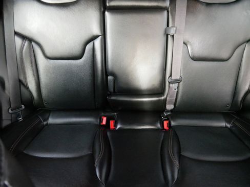 Used 2023 Jeep Compass Limited image 13