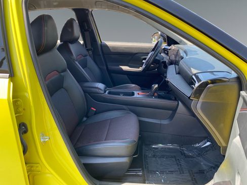 Used 2025 Nissan Kicks SR FWD image 15