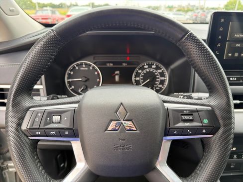 Used 2025 Mitsubishi Outlander SE AWD/4WD image 15