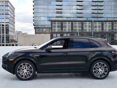 Certified 2026 Porsche Cayenne E-Hybrid image 2