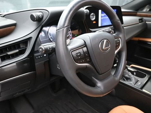 Certified 2024 Lexus ES 250 w/ Premium Package image 12