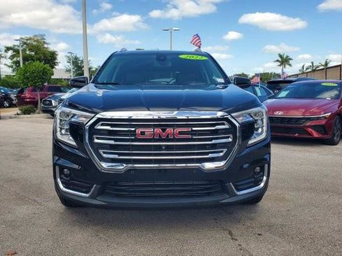 Used 2022 GMC Terrain SLT w/ Tech Package FWD image 2