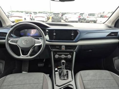 Used 2024 Volkswagen Taos SE FWD image 4