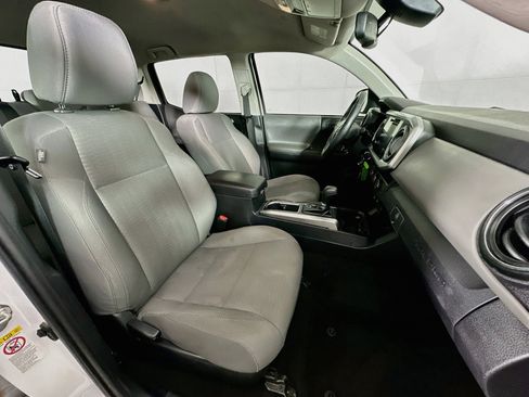 Used 2019 Toyota Tacoma SR5 RWD image 28