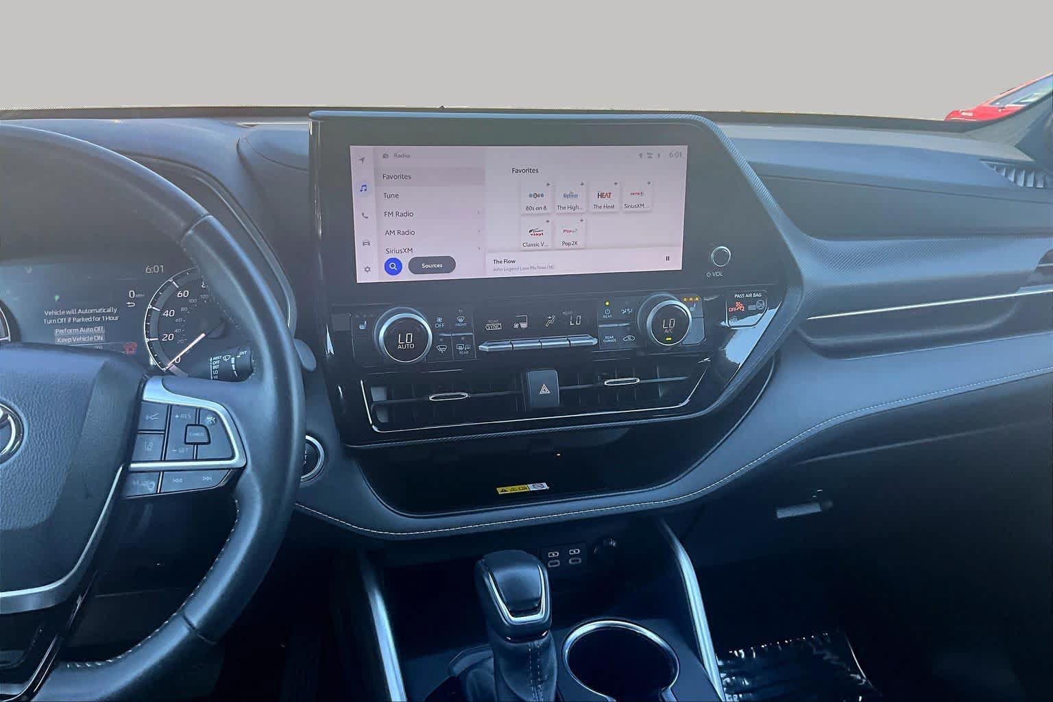 Used 2024 Toyota Highlander XSE FWD image 7