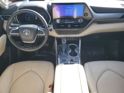 Used 2023 Toyota Highlander Platinum image 7
