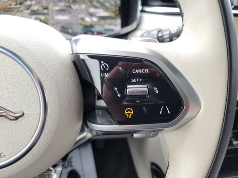 Used 2024 Jaguar F-PACE R-Dynamic S image 32