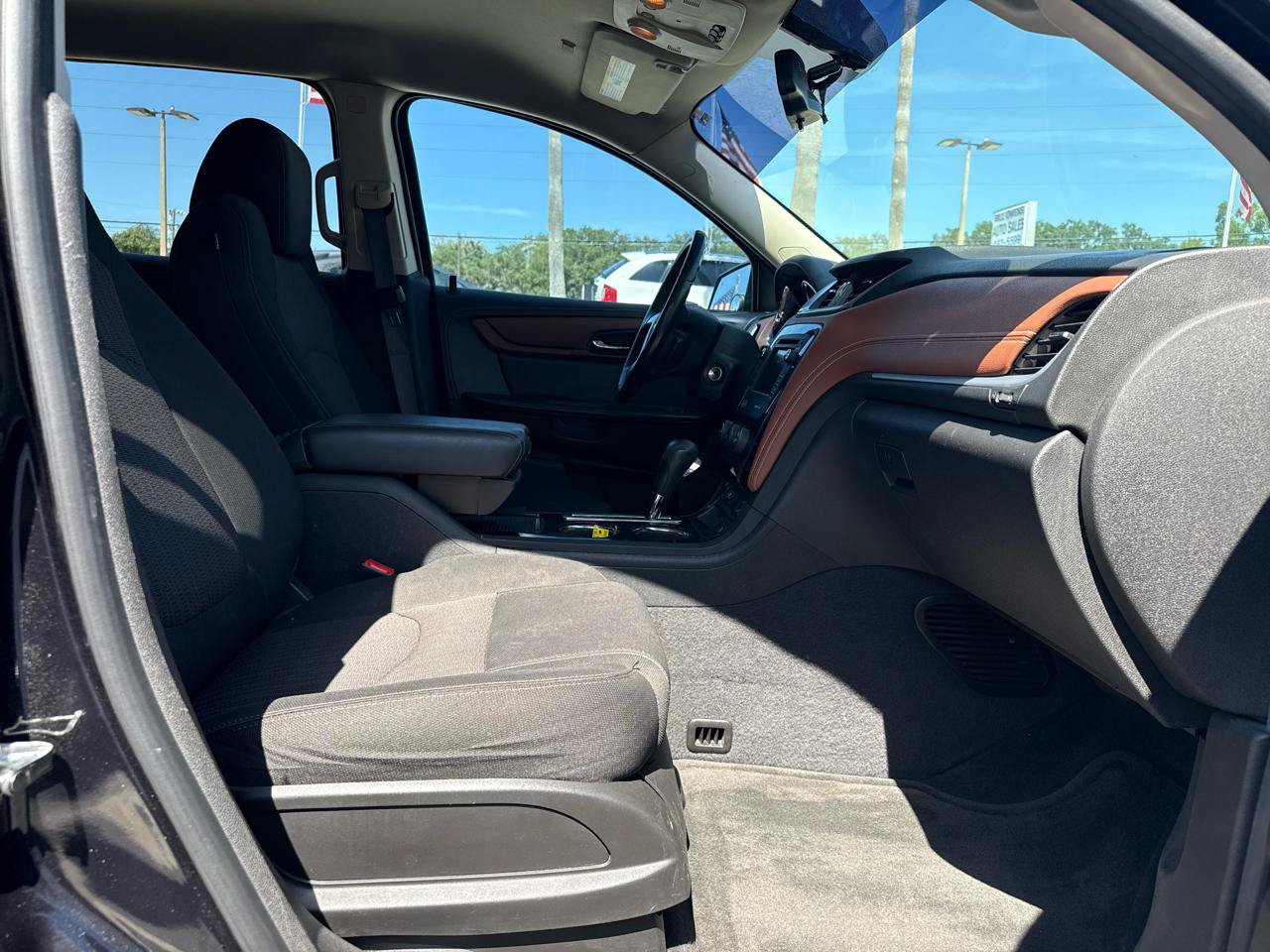 Used 2015 Chevrolet Traverse LT w/ Style and Technology Package FWD image 9