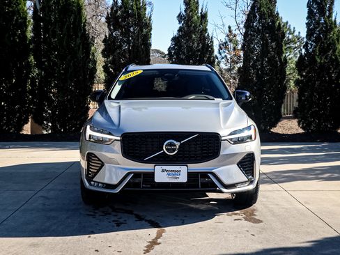 Used 2025 Volvo XC60 B5 Plus image 3
