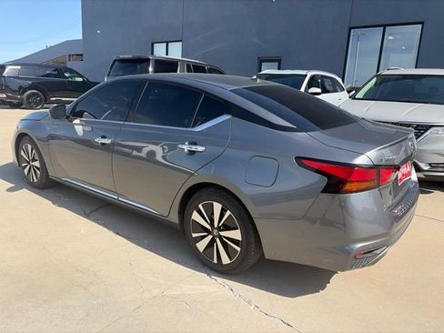 Used 2019 Nissan Altima 2.5 SV FWD image 3
