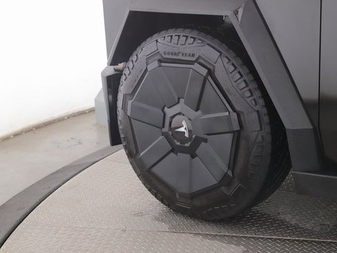 Used 2024 Tesla Cybertruck AWD Crew Cab image 13