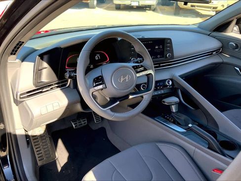 Used 2025 Hyundai Elantra Sport image 18