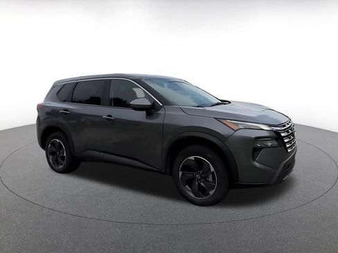Used 2025 Nissan Rogue SV FWD image 2