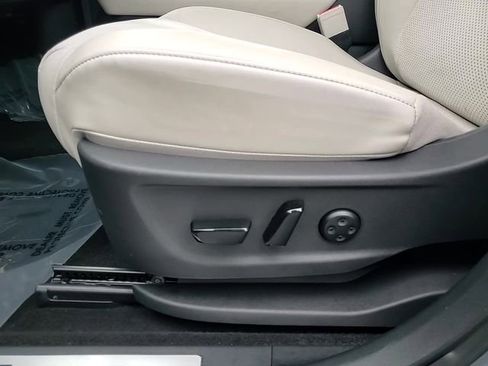 Used 2023 Nissan Ariya AWD image 15