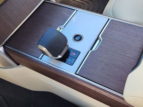 New 2026 Land Rover Range Rover Long Wheelbase SE image 15