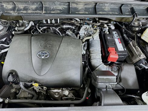 Used 2021 Toyota Highlander XLE image 36