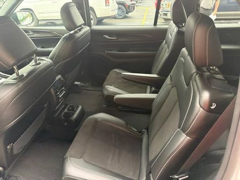 Used 2023 Jeep Grand Cherokee L Laredo AWD/4WD image 18