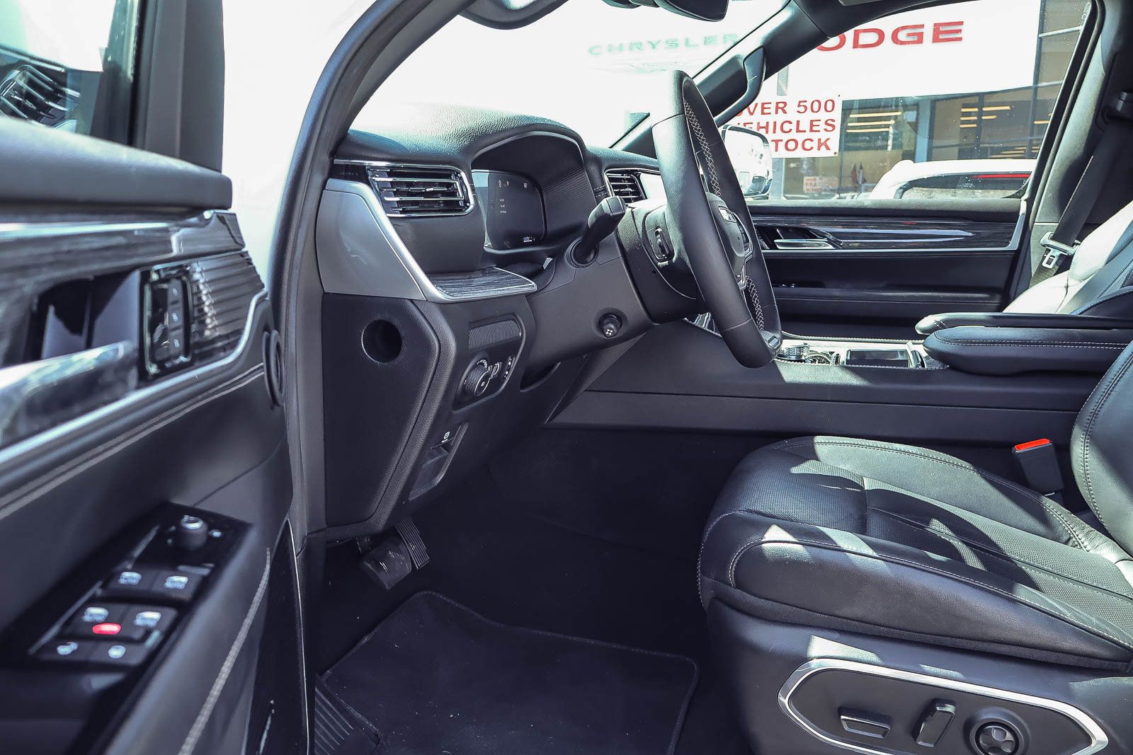Used 2022 Jeep Wagoneer Series III RWD image 2