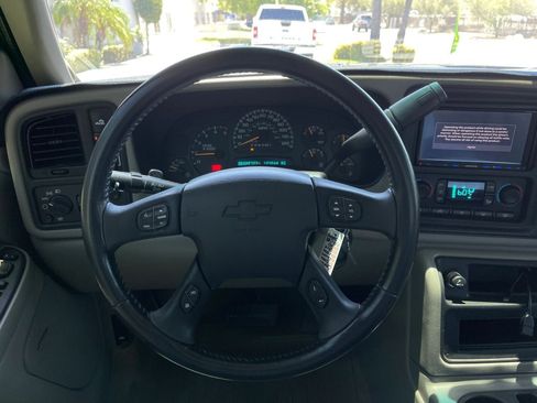 Used 2006 Chevrolet Silverado 2500 LT w/ Onstar Plus Package AWD/4WD image 13
