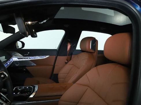 Used 2025 BMW i7 xDrive60 image 22