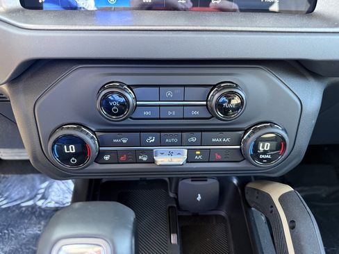 New 2025 Ford Bronco Badlands image 23