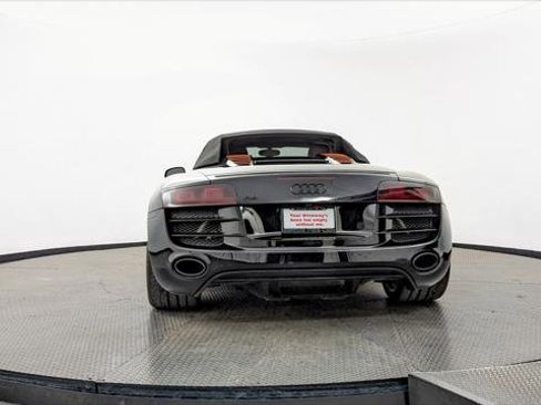 Used 2011 Audi R8 V10 w/ Enhanced Leather Pkg image 27