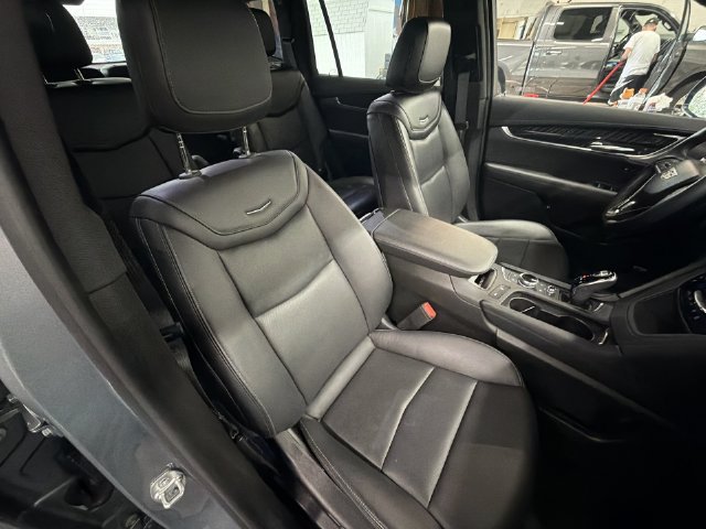 Used 2025 Cadillac XT6 Premium Luxury w/ LPO, Floor Liner Package AWD/4WD image 29