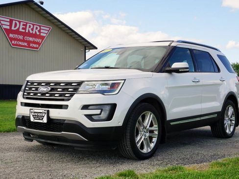 Used 2017 Ford Explorer Limited w/ Equipment Group 301A AWD/4WD image 2