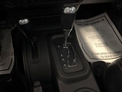 Used 2017 Jeep Wrangler Unlimited Rubicon w/ Connectivity Group AWD/4WD image 20
