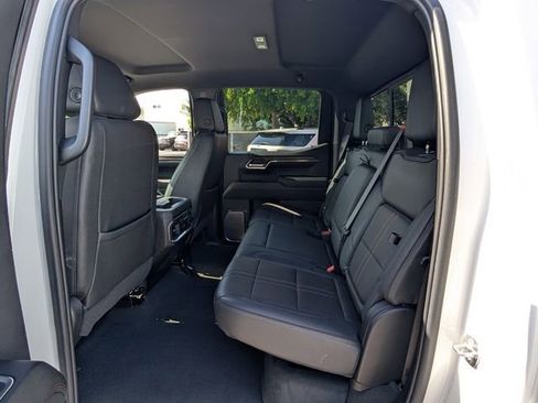 Used 2024 Chevrolet Silverado 1500 High Country image 9