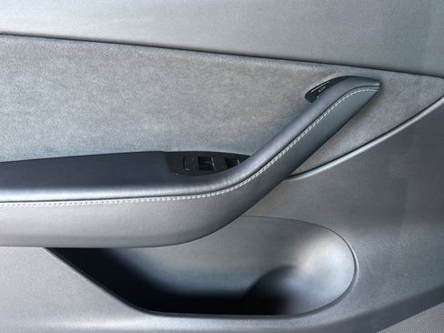 Used 2021 Tesla Model Y Long Range image 12