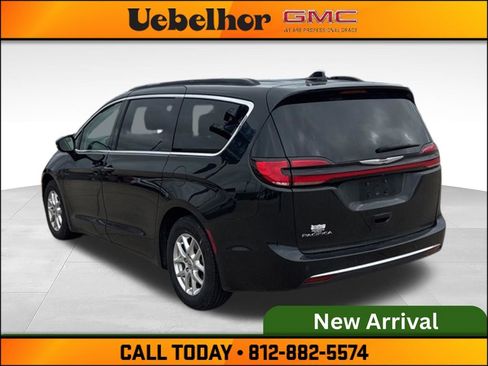 Used 2022 Chrysler Pacifica Touring-L FWD image 6