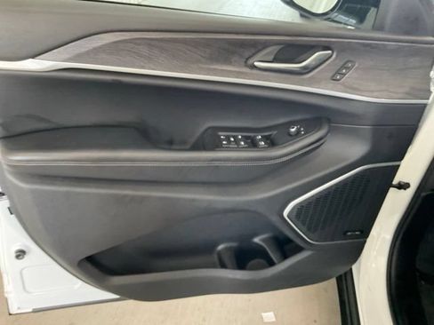Used 2021 Jeep Grand Cherokee L Limited RWD image 5
