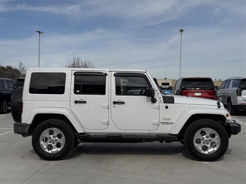 Used 2015 Jeep Wrangler Unlimited Sahara w/ Connectivity Group image 3