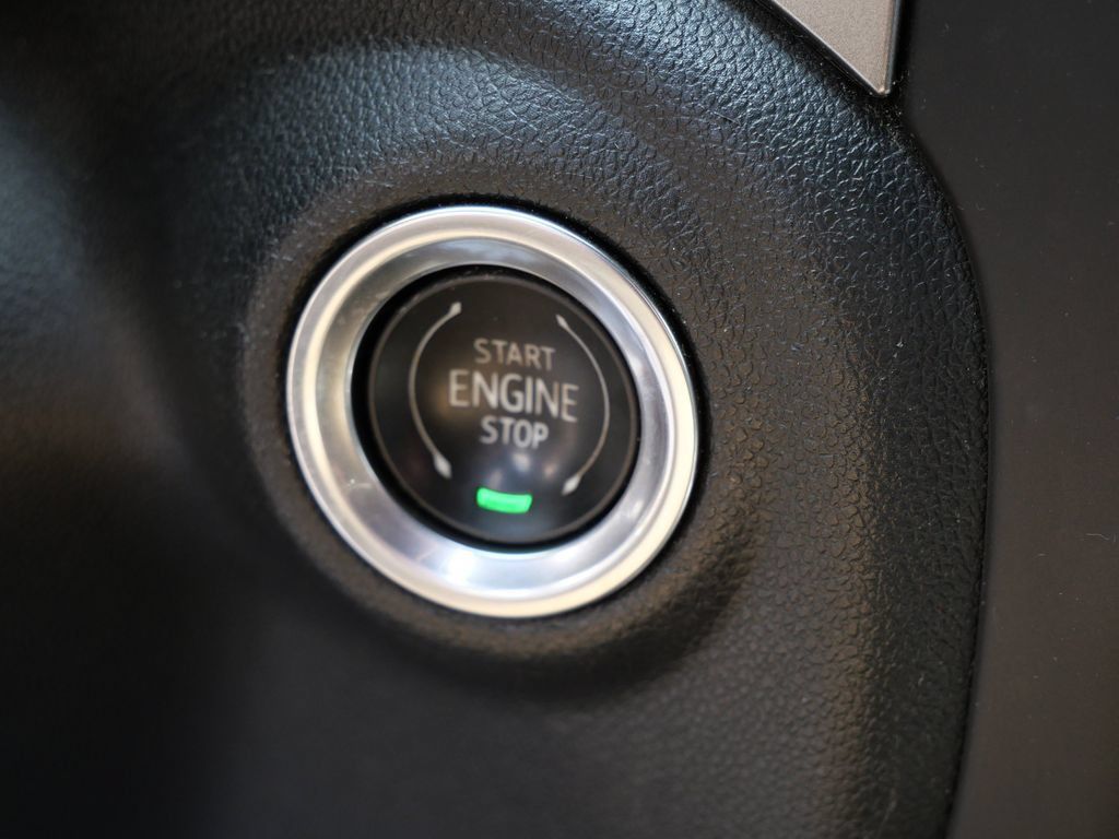 Used 2020 Chevrolet Silverado 1500 LTZ AWD/4WD image 30