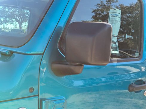 Used 2019 Jeep Wrangler Unlimited Sahara image 12